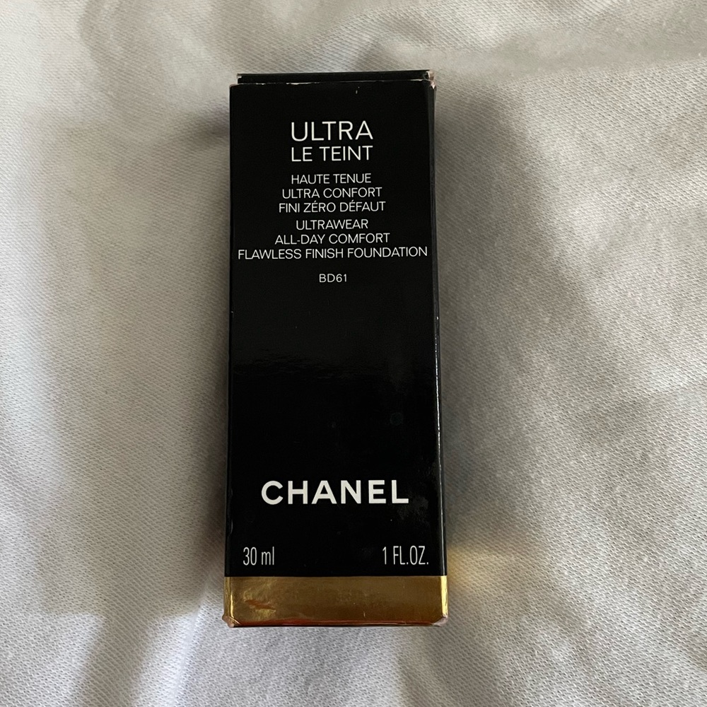 Chanel Ultra Le Teint All day Comfort Flawless Finish Foundation in shade BD61